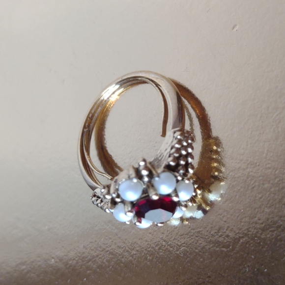 Vintage Avon Ring Ruby and Pearl - Picture 2 of 4